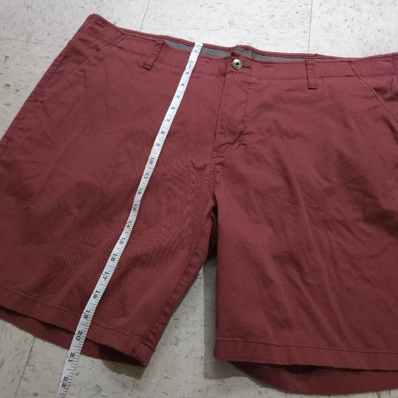 Denver Hayes | Men's Red Casual Shorts 44x8 - Picture 9 of 10